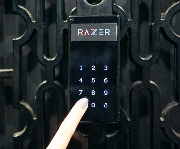 メールに従いキーボックスを解錠