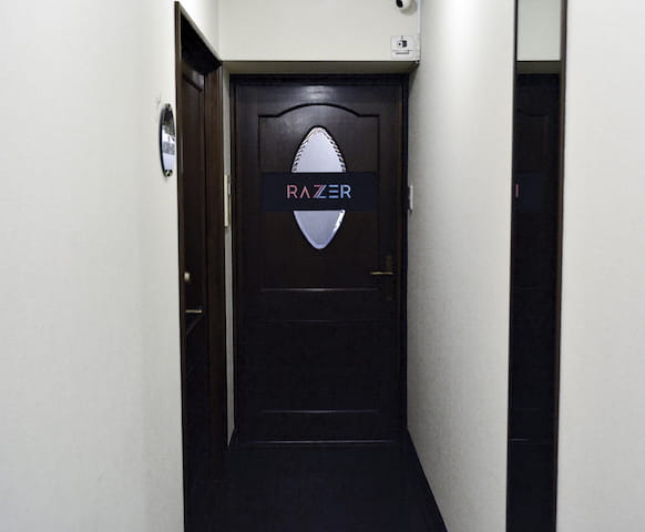 廊下 正面ジムエリア 左ネイルエリア